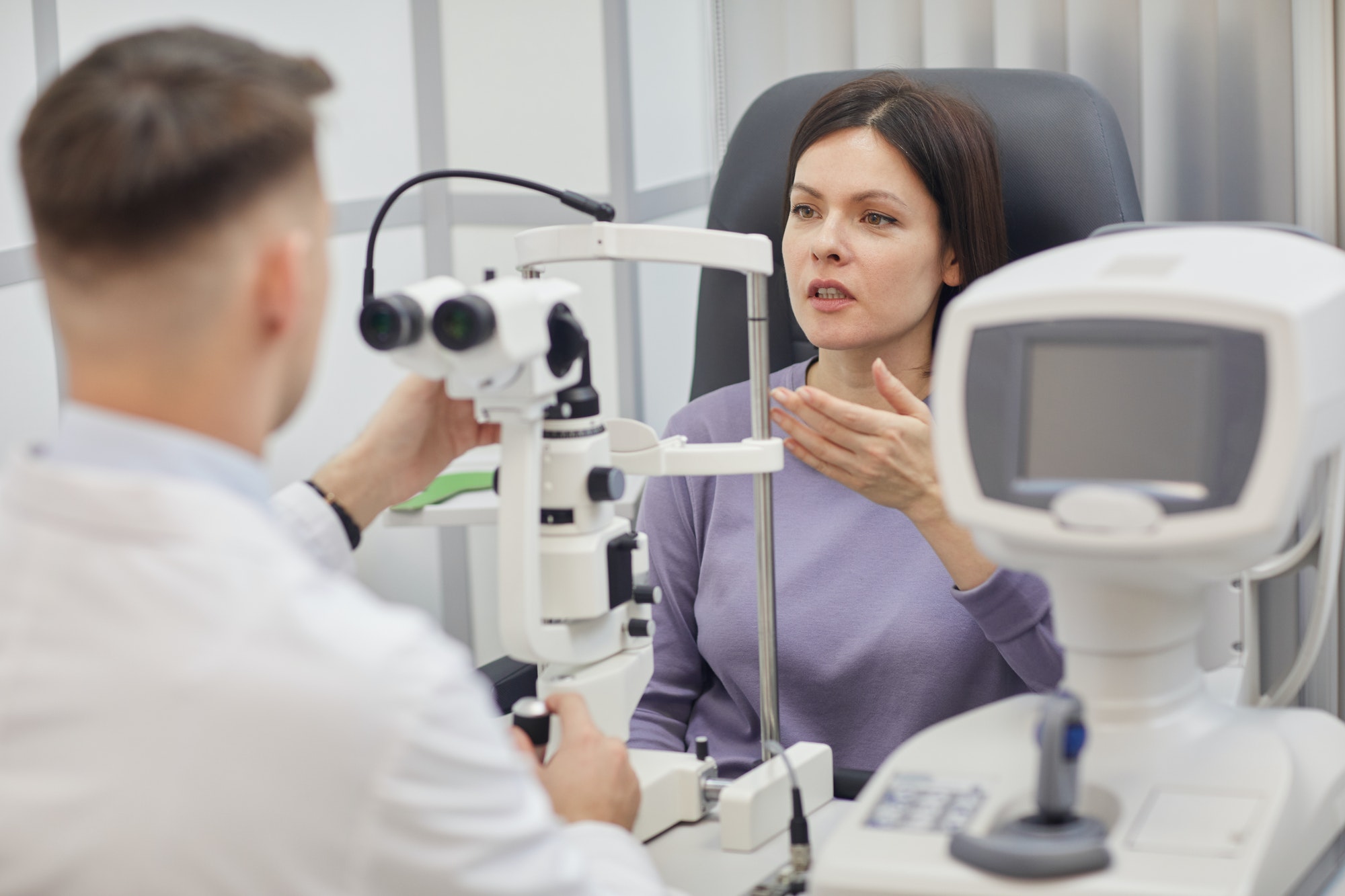 young-woman-visiting-opthalmologist.jpg young-woman-visiting-opthalmologist.jpg